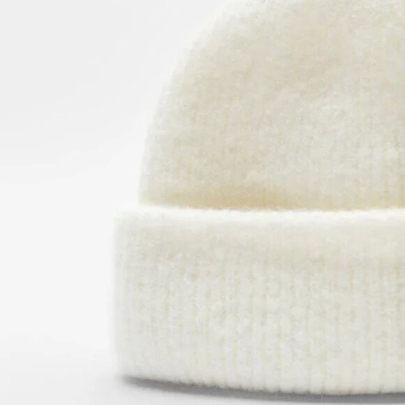 NWT ZARA KNIT HAT OYSTER-WHITE